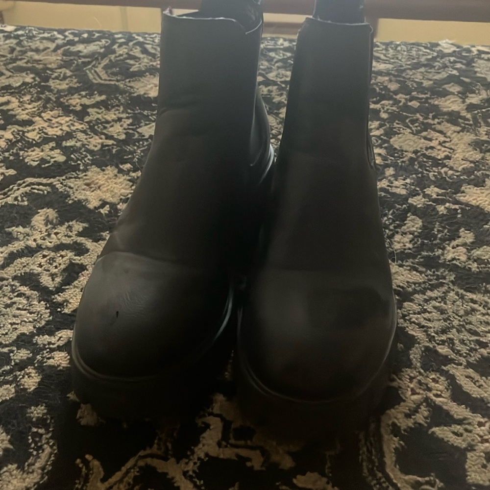 Worn once cushionaire Chelsey boot size 8